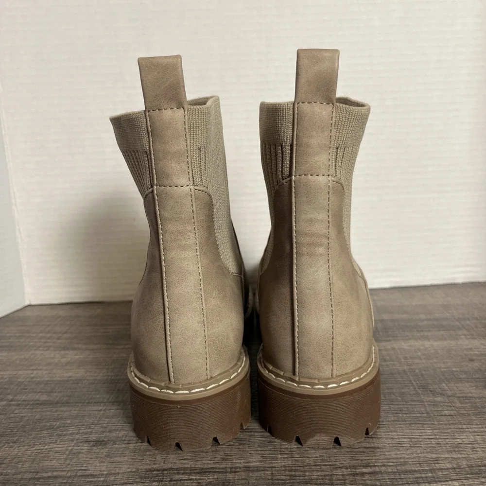 Corkys Cabin Fever Chelsea Pull On Boots Size 8 Tan Casual Vegan Leather Combat